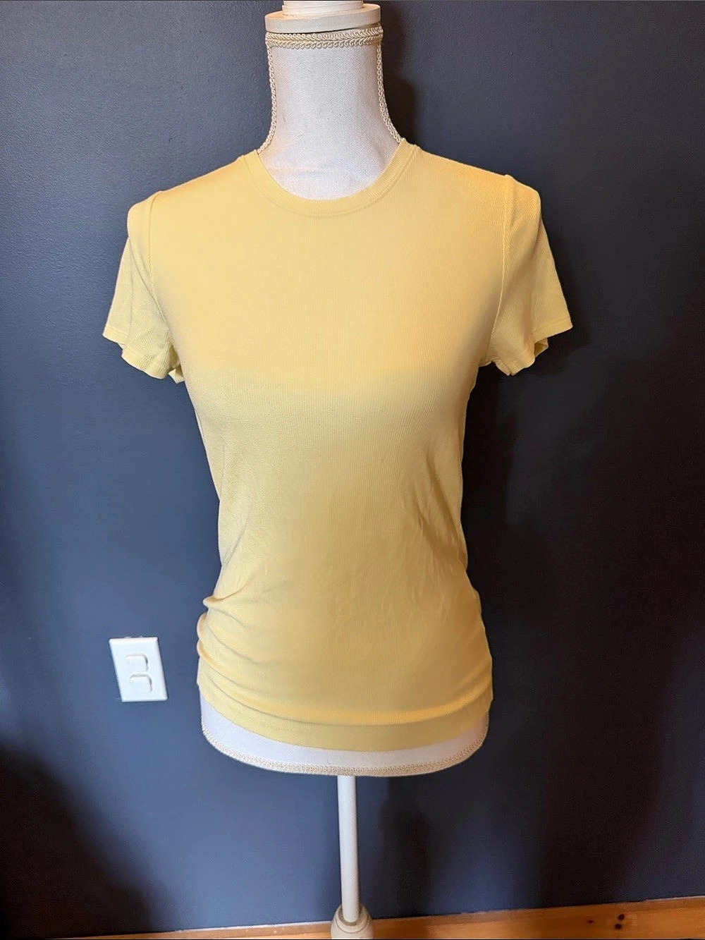 Calia Ribbed Short Sleeve Tee in Yellow Size Medium Like New